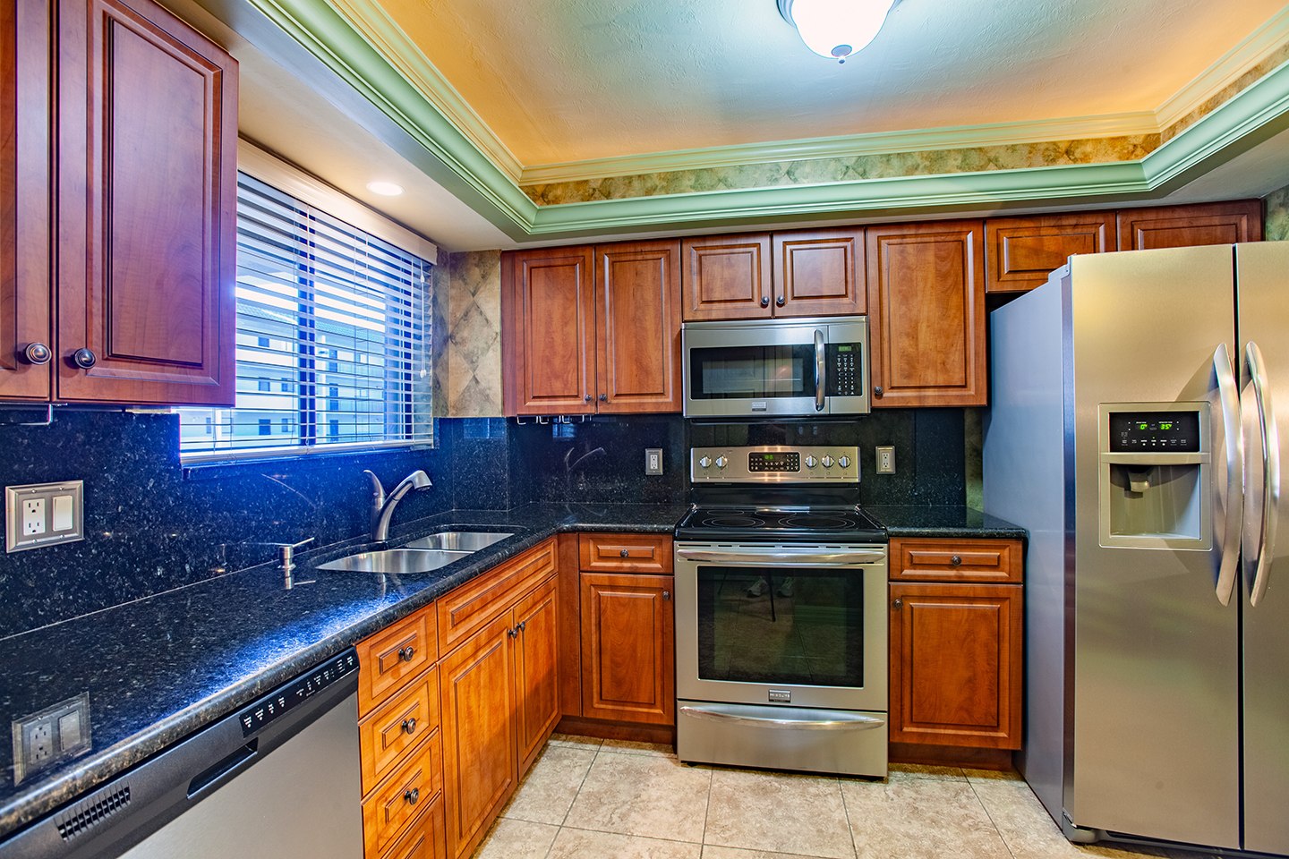 2121 Collier Avenue - 1